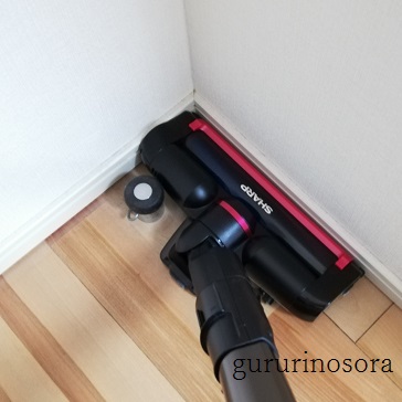 掃除機と部屋の写真